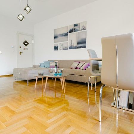 Bright 2 Bedrooms Apt. In The Heart Of Athens W Stunning Views To Acropolis Bagian luar foto