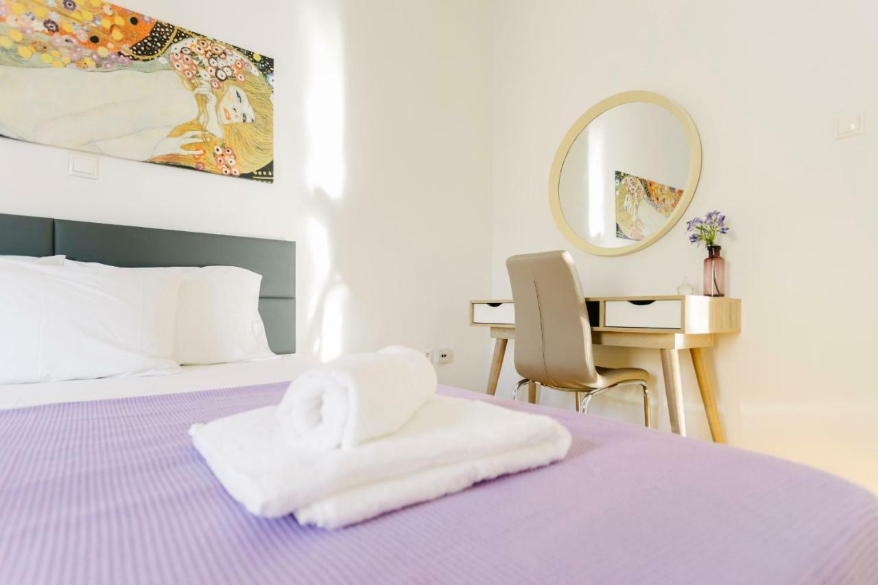 Bright 2 Bedrooms Apt. In The Heart Of Athens W Stunning Views To Acropolis Bagian luar foto